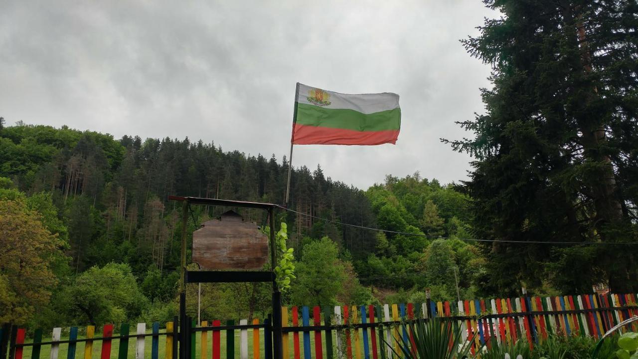 Къща За Гости Дъга Cherni Osum Exterior photo